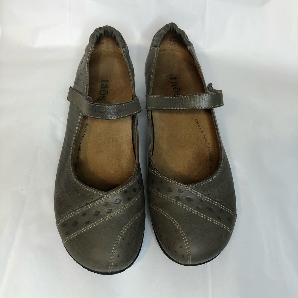 Taos Mary Jane style shoes great cond